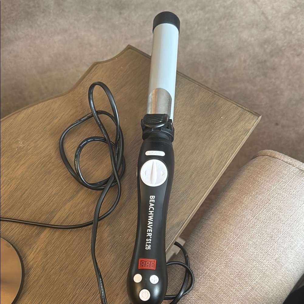 Beachwaver S1.25 Curling Iron - Black and Silver